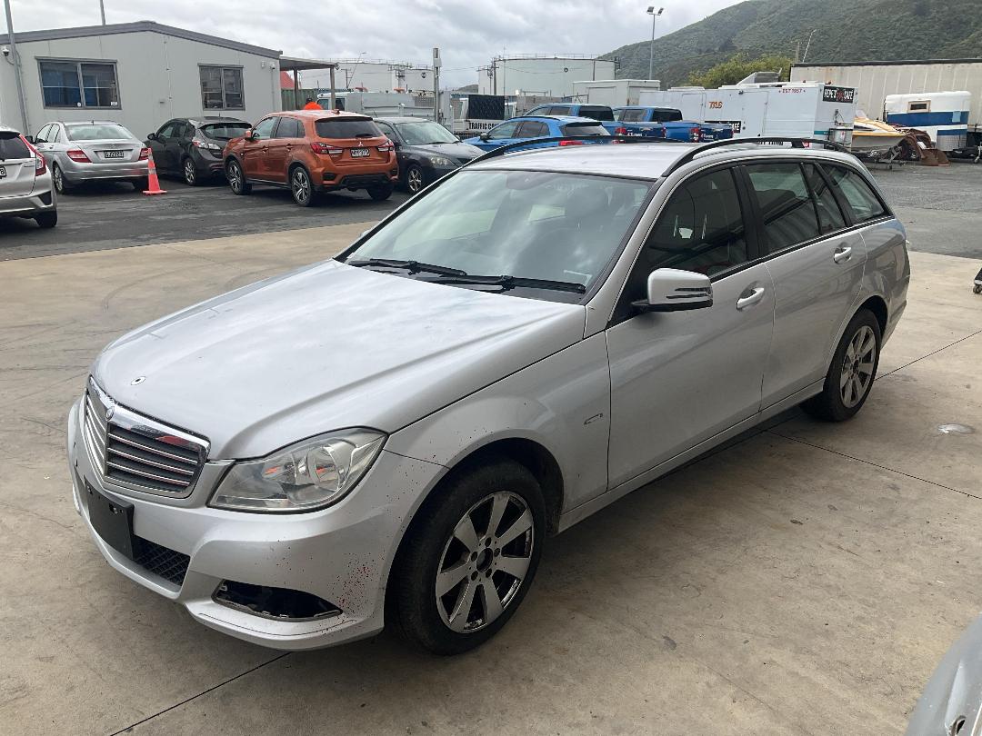 Photo '2' of Mercedes-Benz C180 Photo '2' of Mercedes-Benz C180