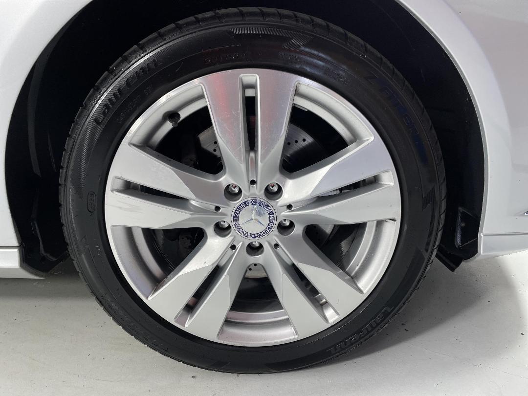 Photo '9' of Mercedes-Benz E-Class