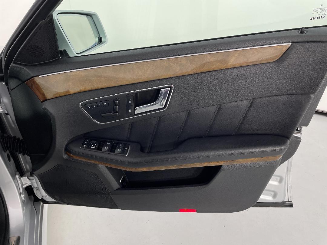 Photo '15' of Mercedes-Benz E-Class