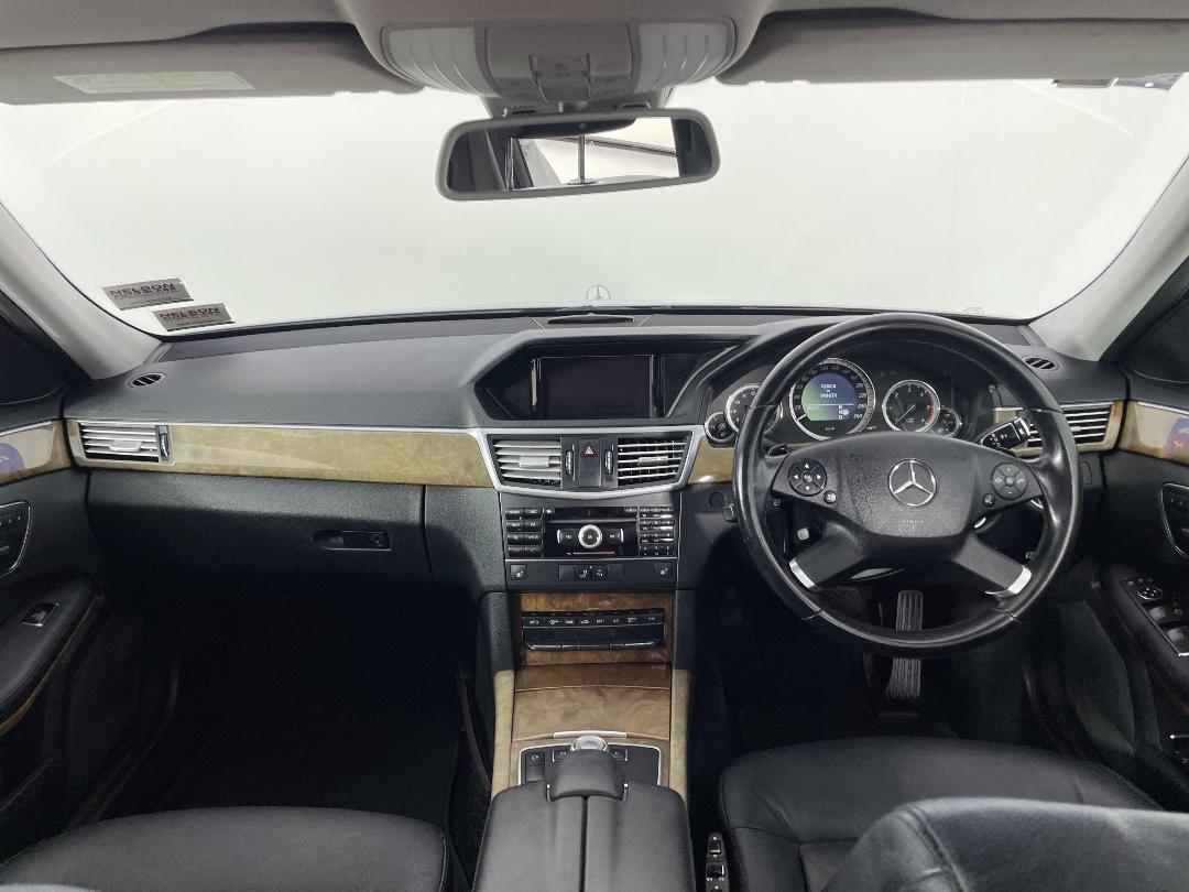 Photo '17' of Mercedes-Benz E-Class