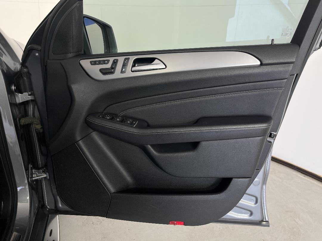 Photo '15' of Mercedes-Benz M-Class Photo '15' of Mercedes-Benz M-Class