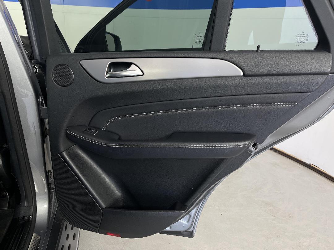 Photo '19' of Mercedes-Benz M-Class Photo '19' of Mercedes-Benz M-Class