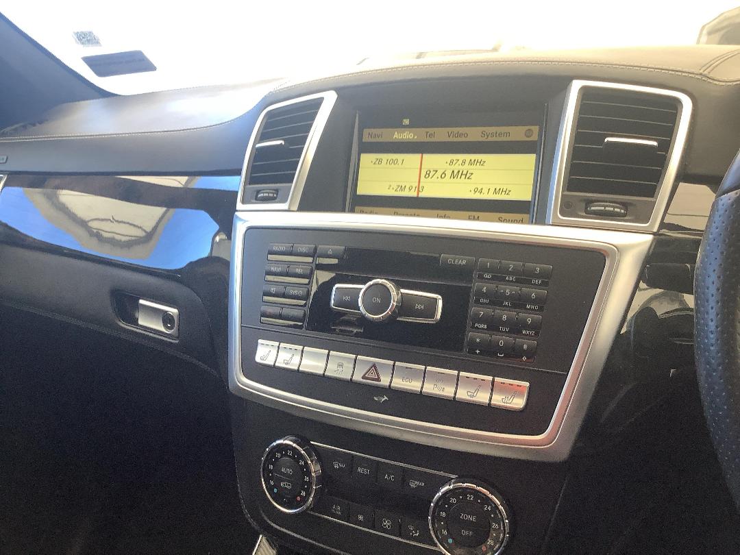 Photo '22' of Mercedes-Benz M-Class ML 63 AMG