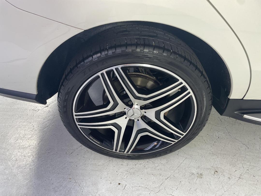 Photo '12' of Mercedes-Benz Ml350