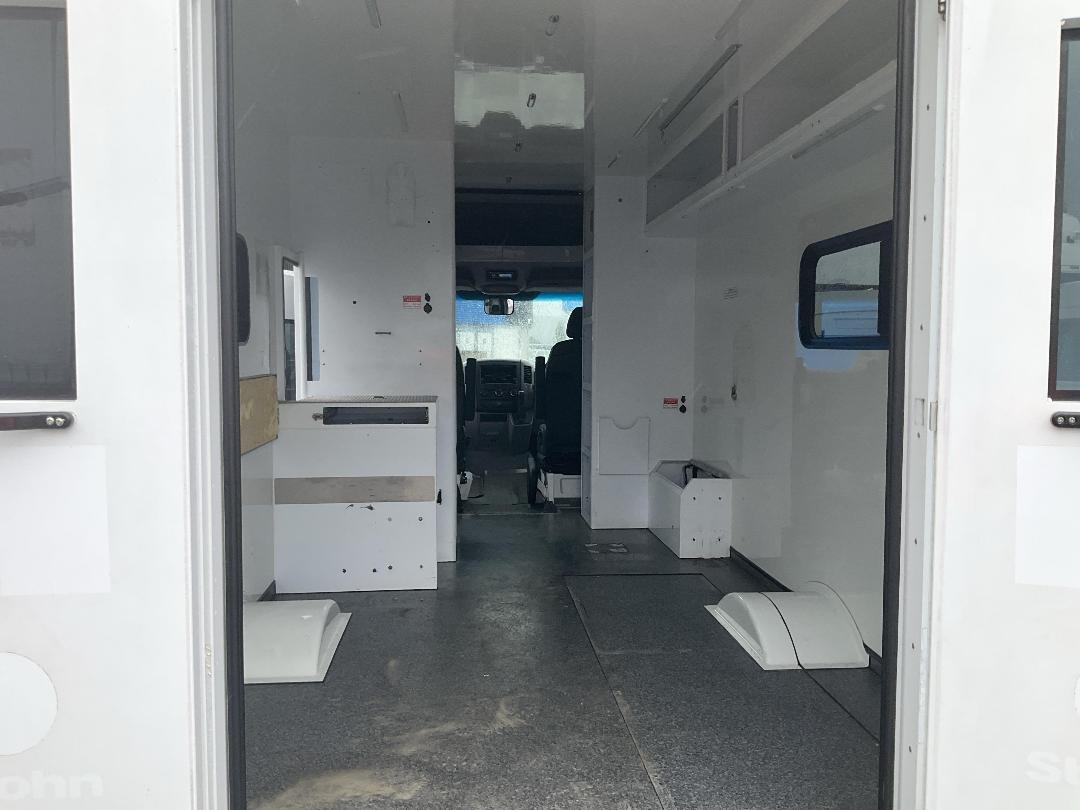 Photo '16' of Mercedes-Benz Sprinter C/C 319 CDI 3665 S Ambulance Photo '16' of Mercedes-Benz Sprinter C/C 319 CDI 3665 S Ambulance