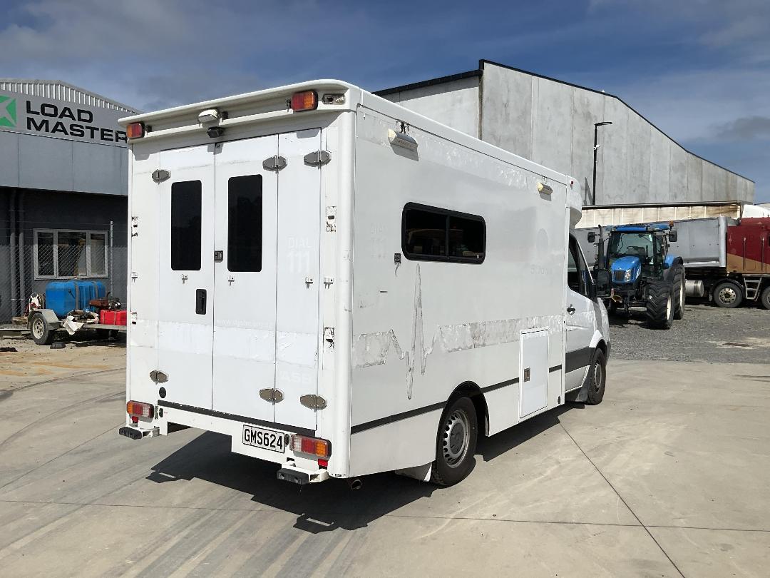 Photo '3' of Mercedes-Benz Sprinter C/C 319 CDI 3665 S Ambulance Photo '3' of Mercedes-Benz Sprinter C/C 319 CDI 3665 S Ambulance