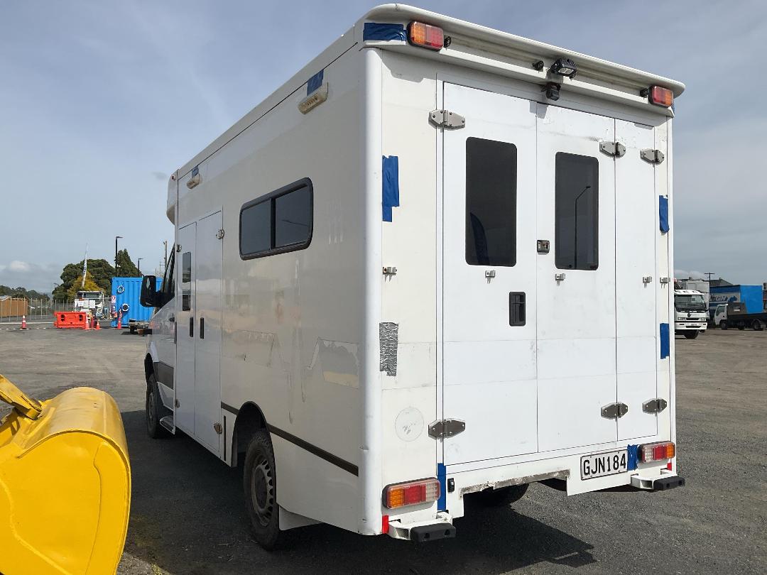 Photo '6' of Mercedes-Benz Sprinter C/C 319 CDI 3665 S Ambulance Photo '6' of Mercedes-Benz Sprinter C/C 319 CDI 3665 S Ambulance