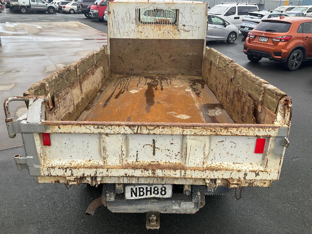 Photo '7' of Mitsubishi Canter Tipper