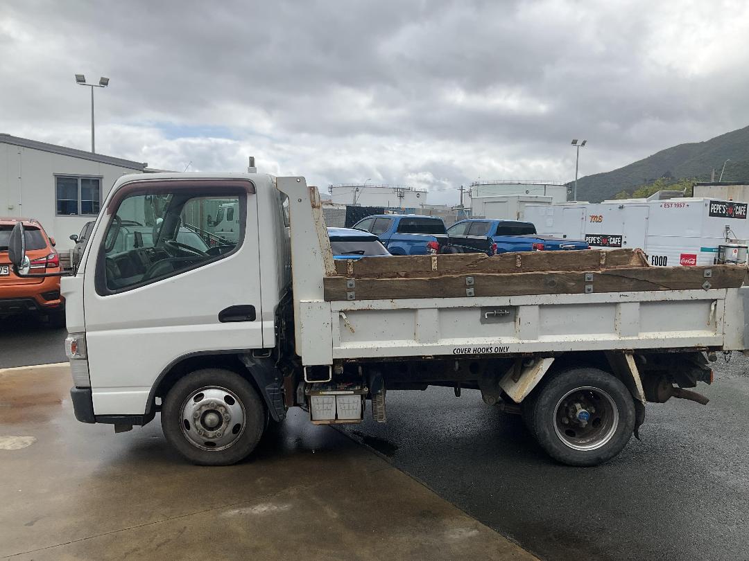 Photo '11' of Mitsubishi Canter Tipper