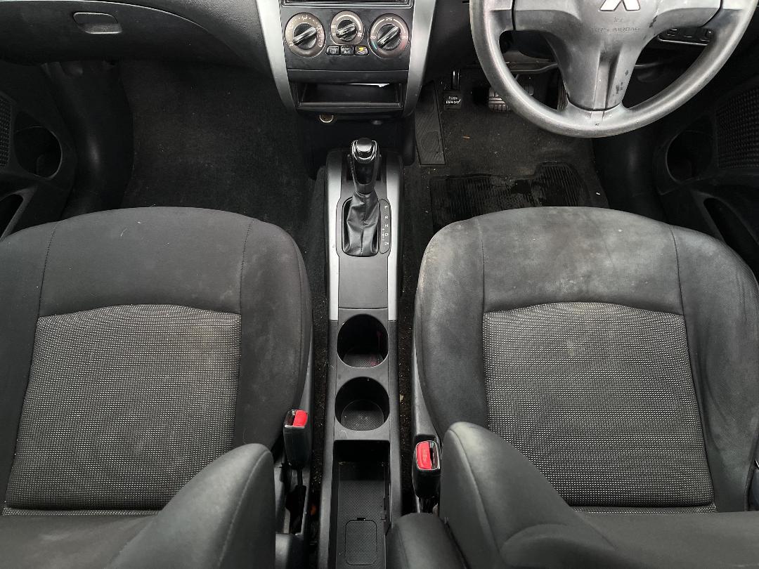 Photo '16' of Mitsubishi Colt Plus LS Photo '16' of Mitsubishi Colt Plus LS