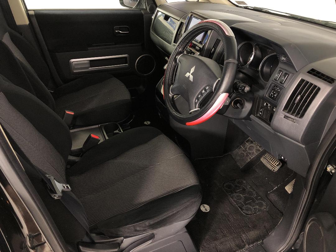 Photo '16' of Mitsubishi Delica Photo '16' of Mitsubishi Delica