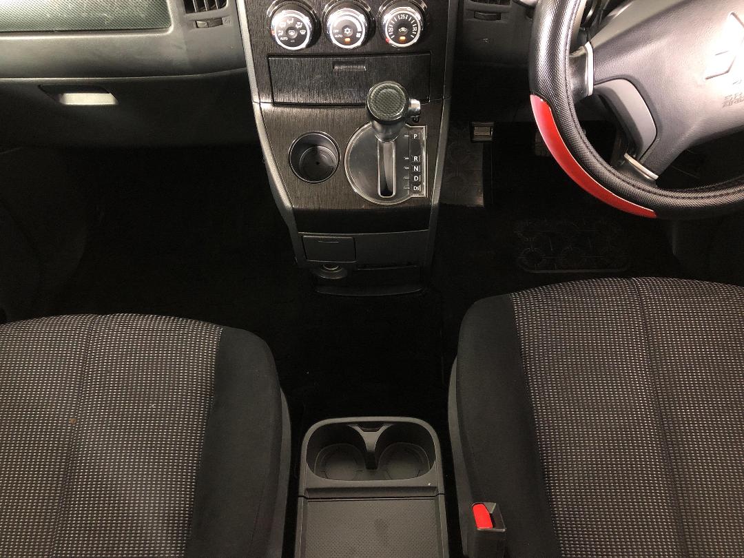 Photo '18' of Mitsubishi Delica Photo '18' of Mitsubishi Delica