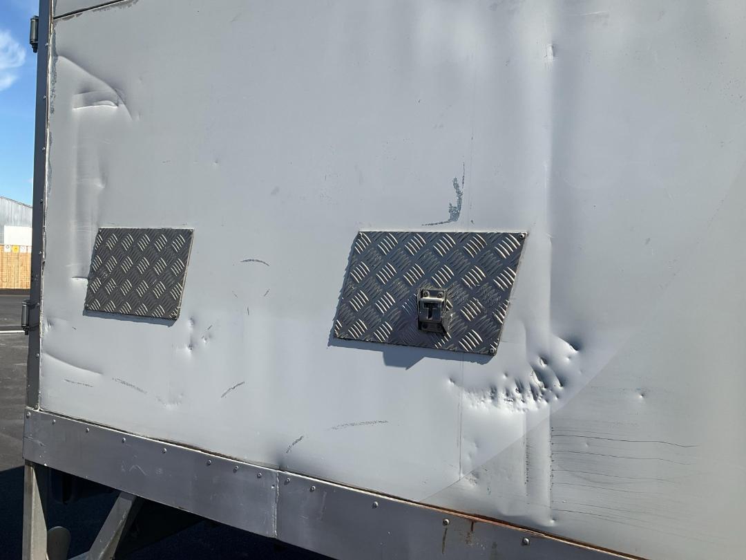 Photo '21' of Mitsubishi Fuso Fighter FK250H8 Box Body