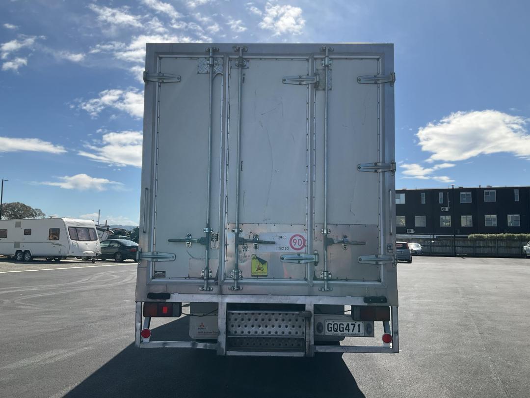 Photo '4' of Mitsubishi Fuso Fighter FK250H8 Box Body