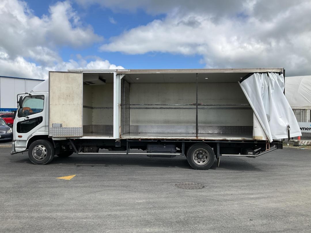 Photo '11' of Mitsubishi Fuso Fighter FK250L8 Curtain/Chiller