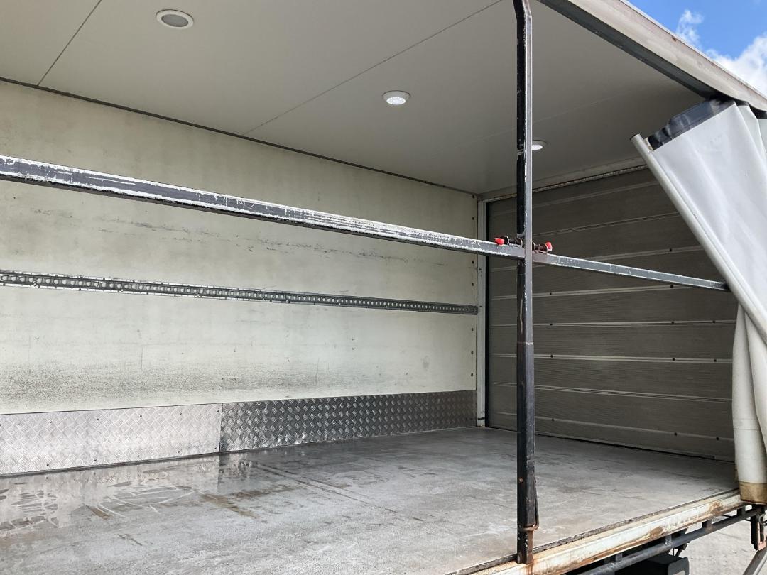 Photo '14' of Mitsubishi Fuso Fighter FK250L8 Curtain/Chiller