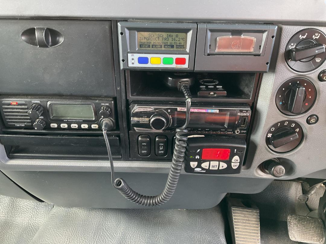 Photo '19' of Mitsubishi Fuso Fighter FK250L8 Curtain/Chiller