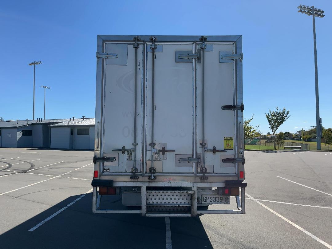 Photo '5' of Mitsubishi Fuso Fighter FK250H8 Chiller