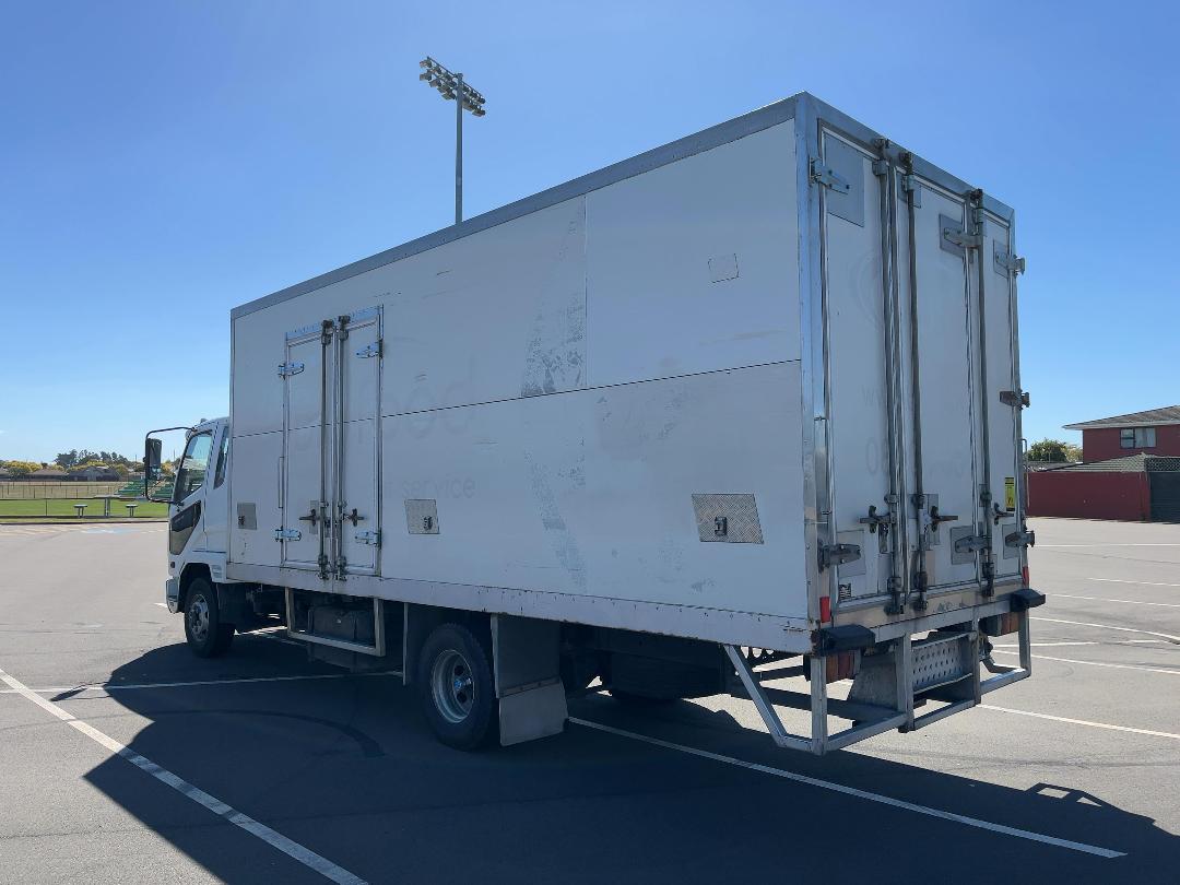 Photo '7' of Mitsubishi Fuso Fighter FK250H8 Chiller