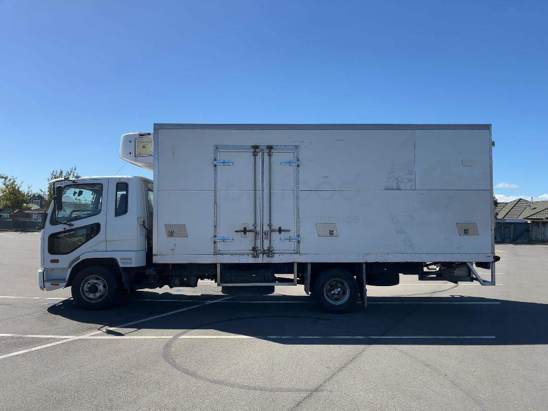 Photo '9' of Mitsubishi Fuso Fighter FK250H8 Chiller