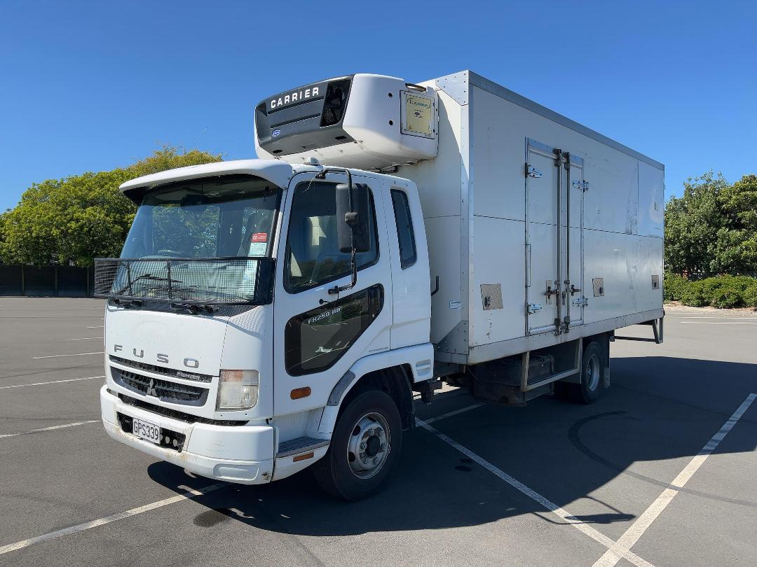 Photo '11' of Mitsubishi Fuso Fighter FK250H8 Chiller