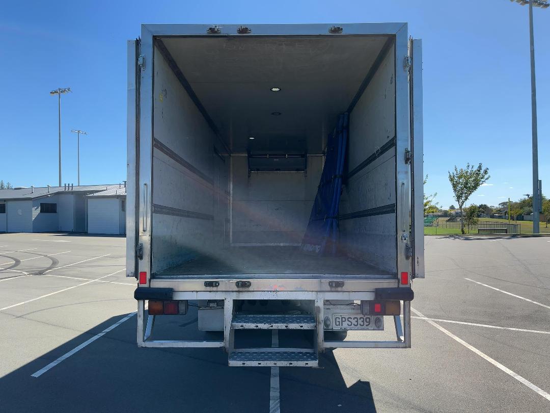 Photo '6' of Mitsubishi Fuso Fighter FK250H8 Chiller