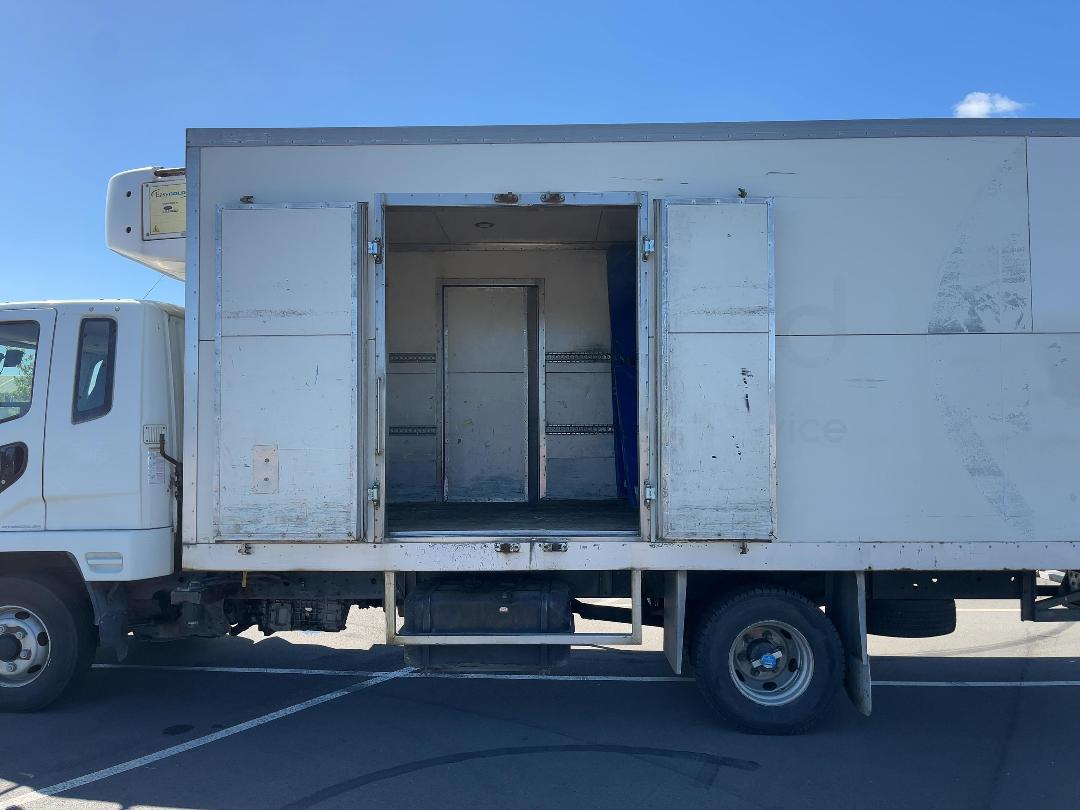 Photo '10' of Mitsubishi Fuso Fighter FK250H8 Chiller