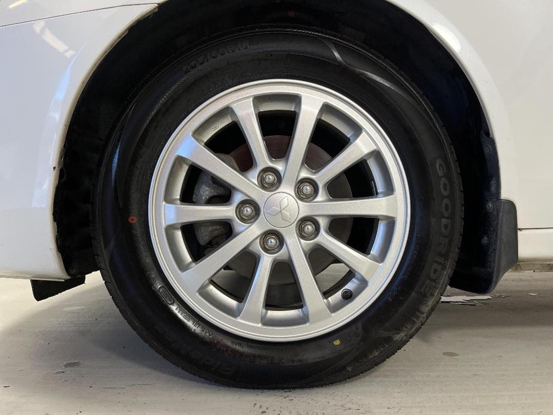 Photo '10' of Mitsubishi Galant