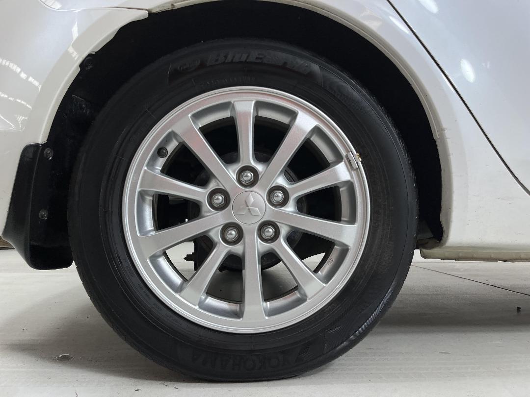 Photo '12' of Mitsubishi Galant