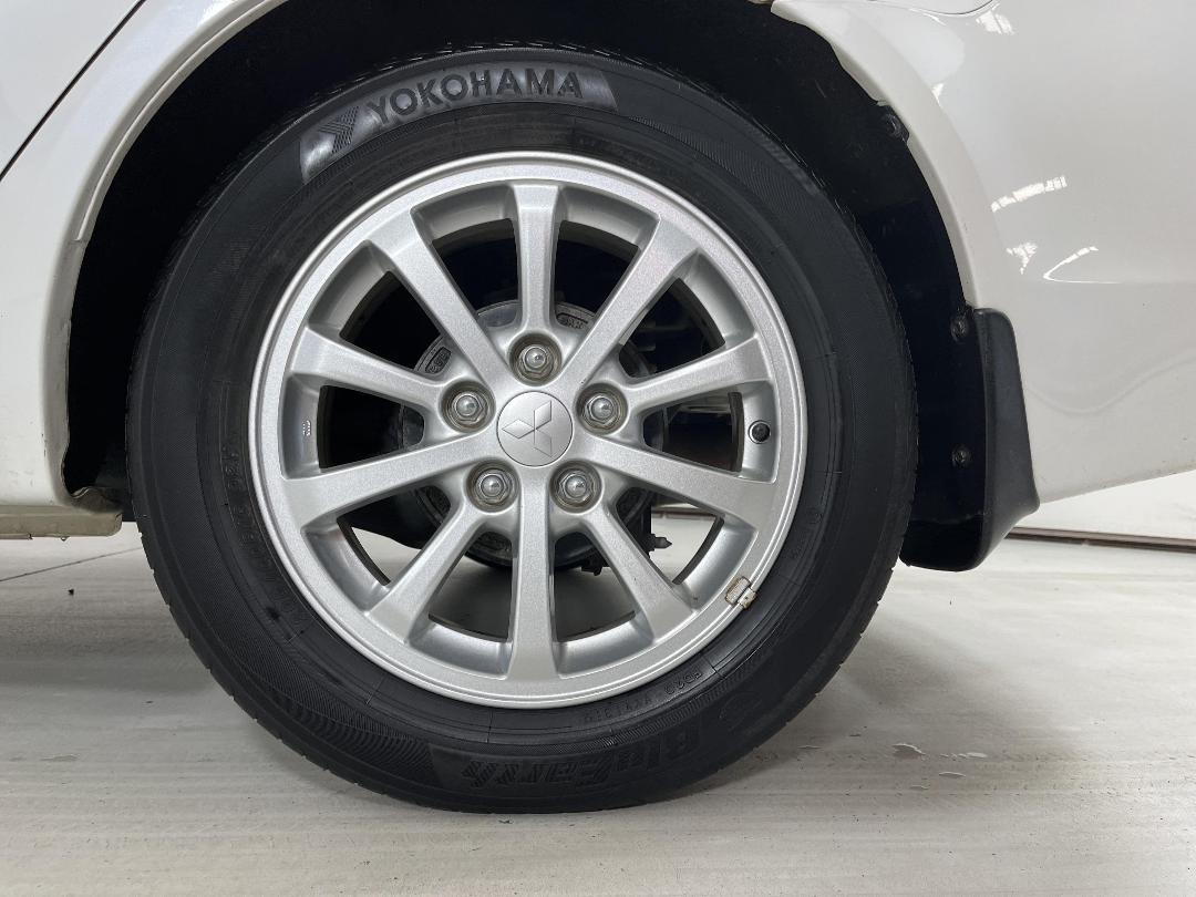 Photo '11' of Mitsubishi Galant