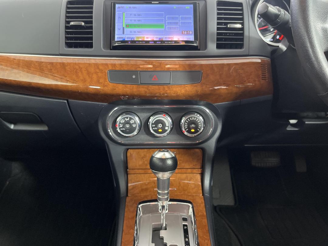 Photo '18' of Mitsubishi Galant