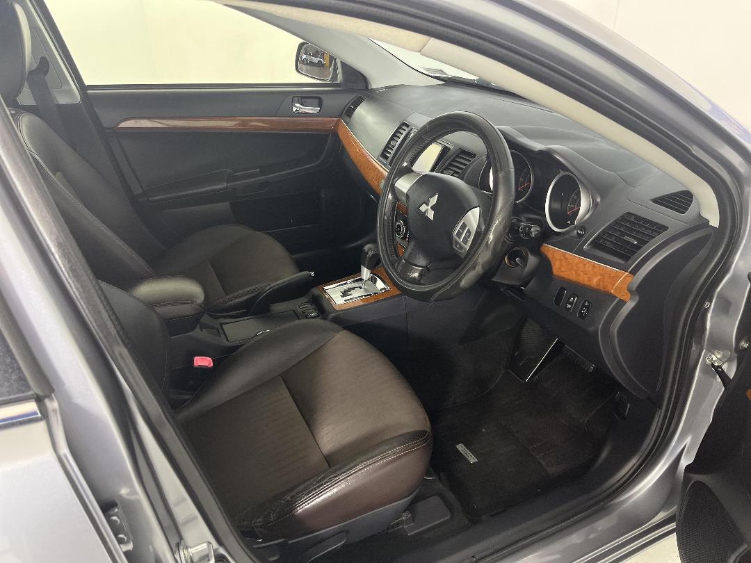 Photo '16' of Mitsubishi Galant