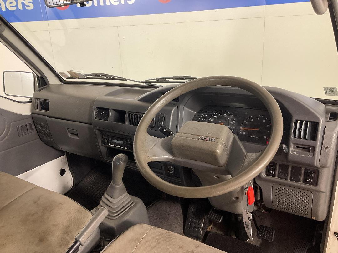 Photo '17' of Mitsubishi L300