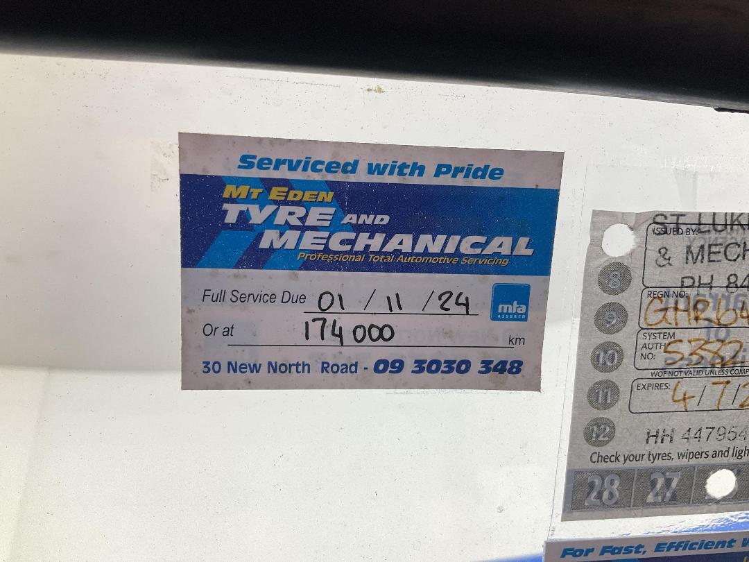 Photo '24' of Mitsubishi L300