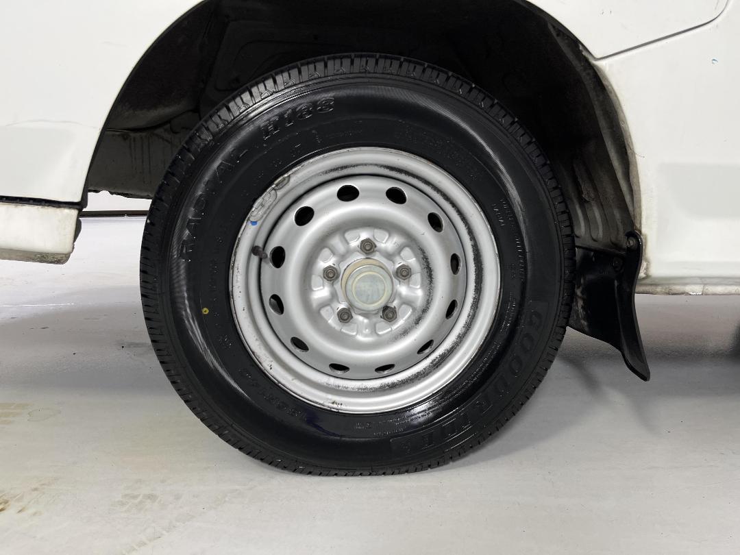 Photo '10' of Mitsubishi L300