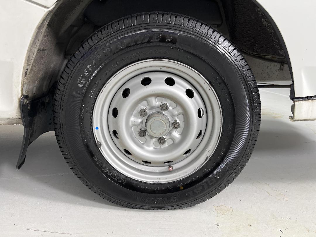 Photo '9' of Mitsubishi L300