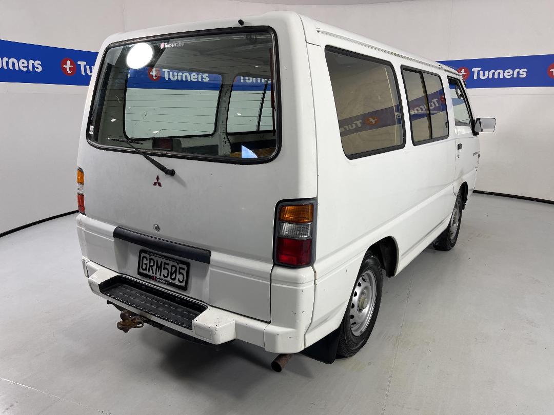 Photo '7' of Mitsubishi L300