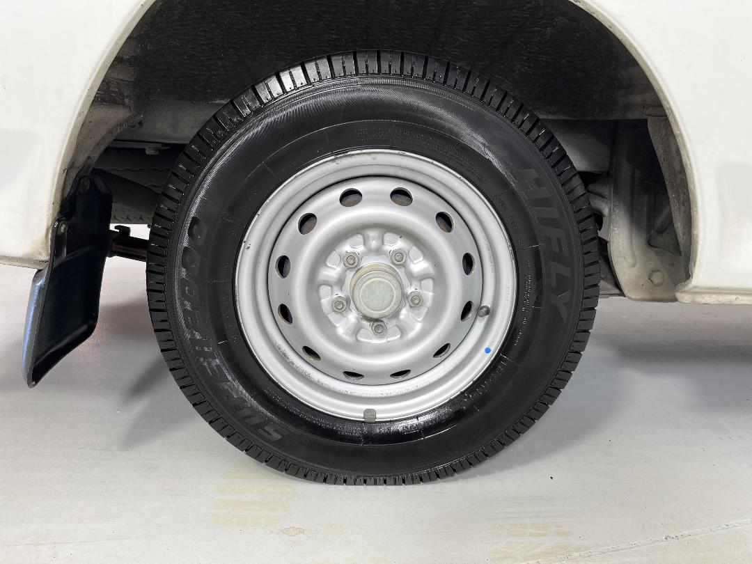 Photo '12' of Mitsubishi L300