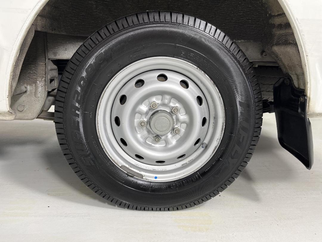 Photo '11' of Mitsubishi L300