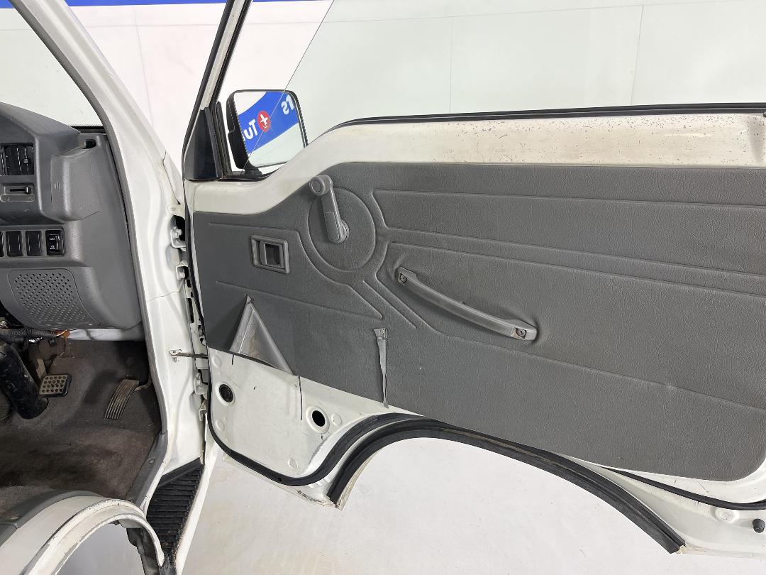 Photo '15' of Mitsubishi L300