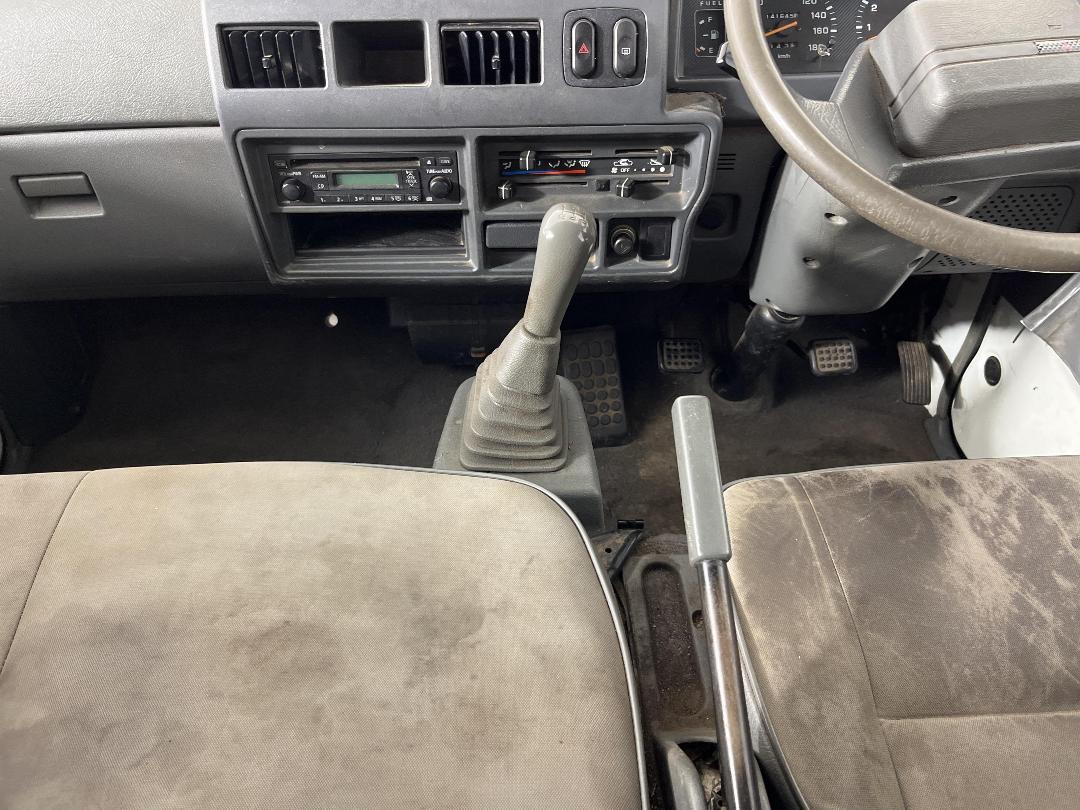 Photo '18' of Mitsubishi L300