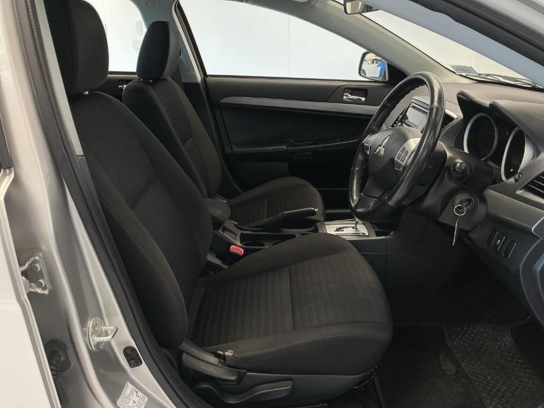 Photo '16' of Mitsubishi Lancer Photo '16' of Mitsubishi Lancer