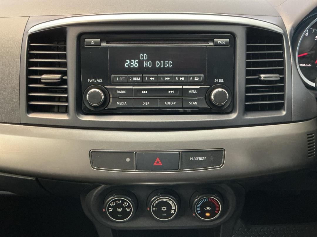 Photo '18' of Mitsubishi Lancer Photo '18' of Mitsubishi Lancer