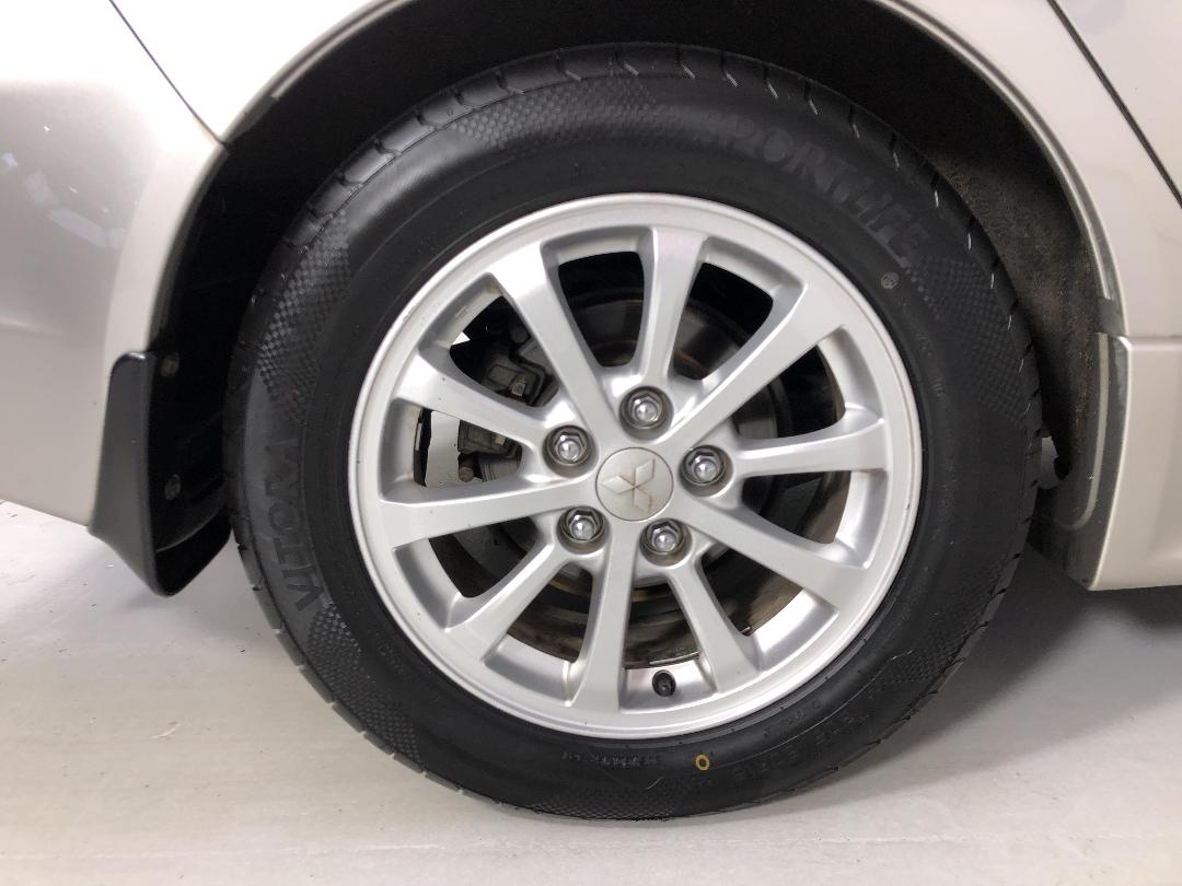 Photo '12' of Mitsubishi Lancer