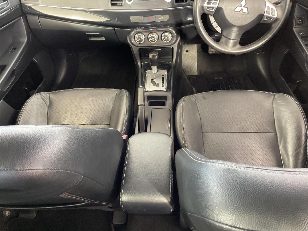 Photo '18' of Mitsubishi Lancer