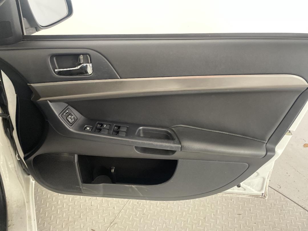 Photo '15' of Mitsubishi Lancer Photo '15' of Mitsubishi Lancer