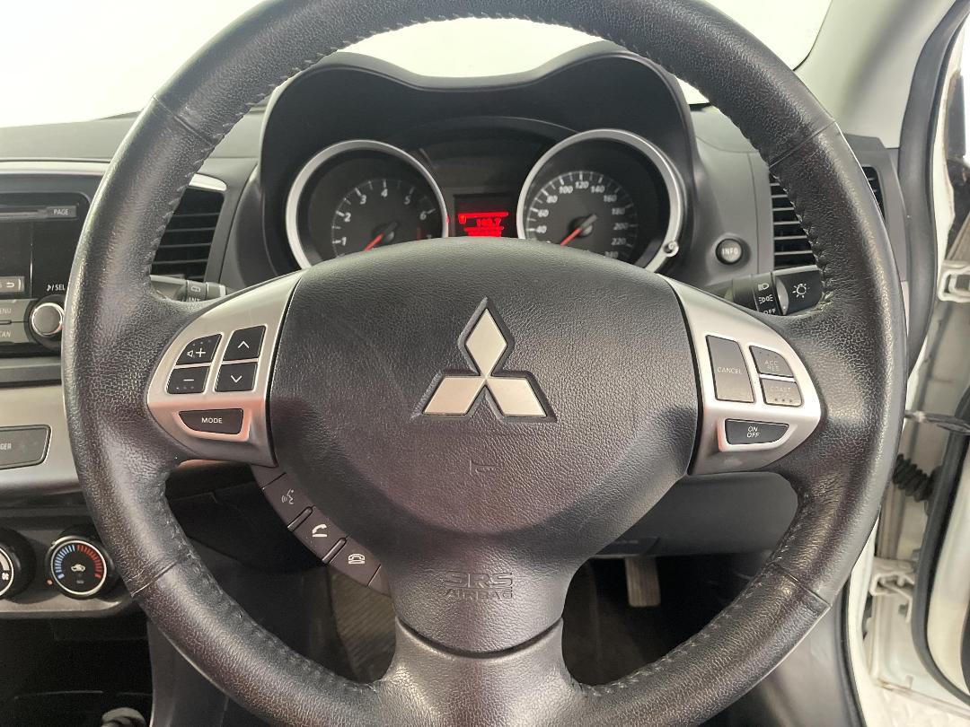 Photo '28' of Mitsubishi Lancer Photo '28' of Mitsubishi Lancer