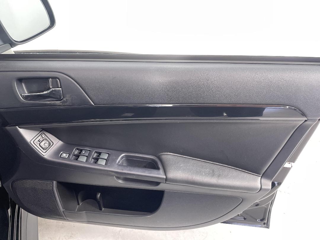 Photo '15' of Mitsubishi Lancer Photo '15' of Mitsubishi Lancer