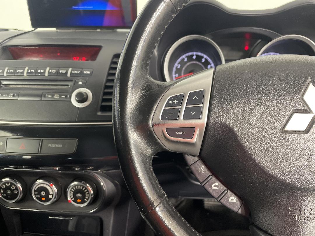 Photo '27' of Mitsubishi Lancer Photo '27' of Mitsubishi Lancer