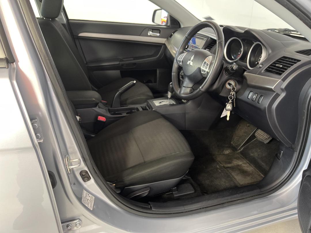 Photo '16' of Mitsubishi Lancer